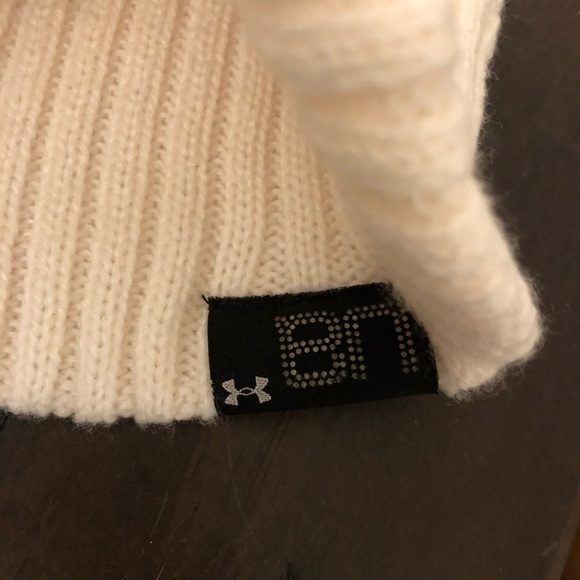 Under Armor beanie with fleece inside - Picture 3 of 4
